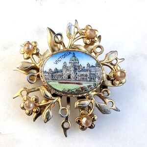Vintage Souvenir Brooch of Victoria BC